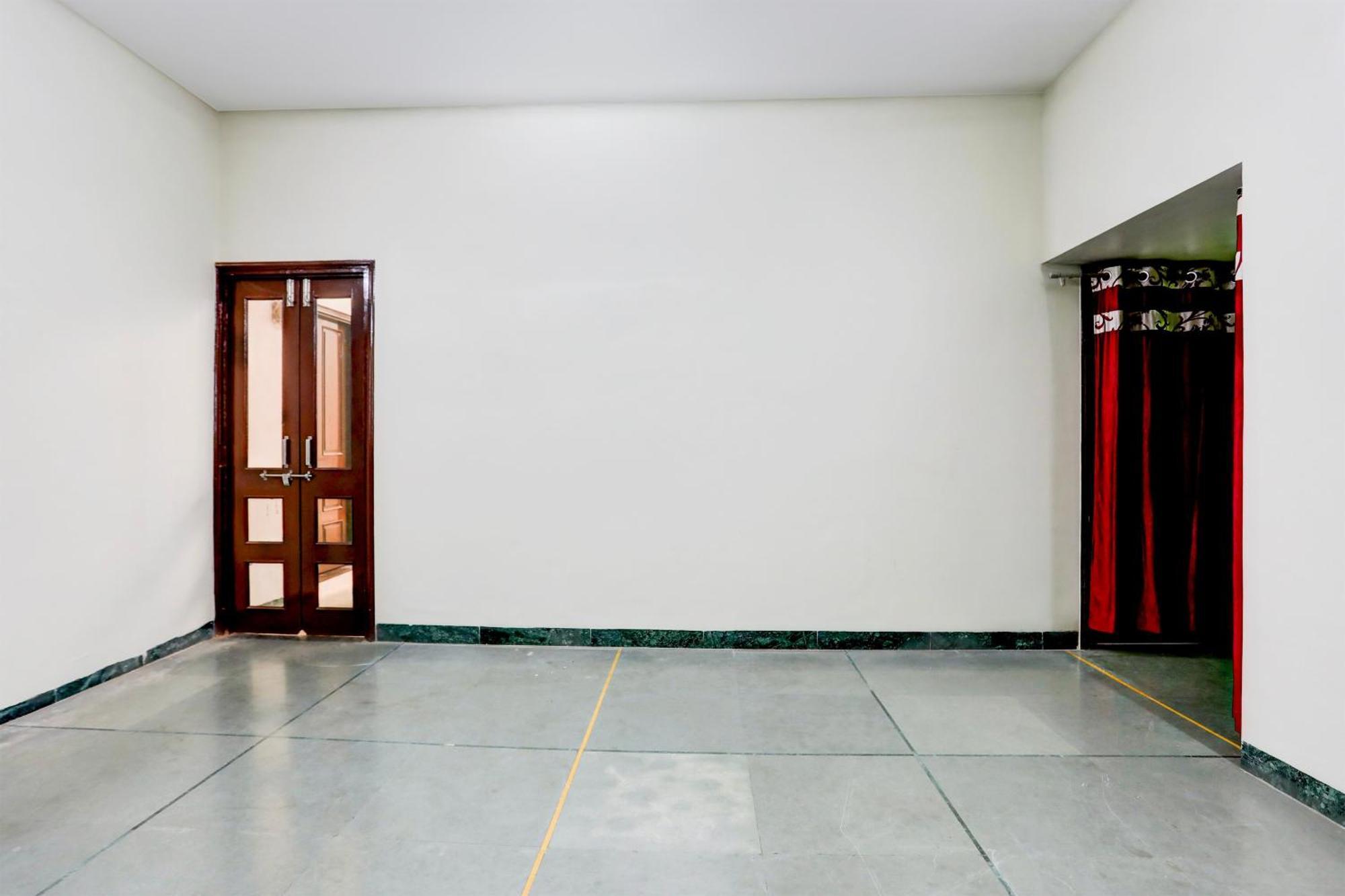 O The Baba Gest House * Indore